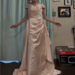 Elegant Cream Evening Gown women’s small